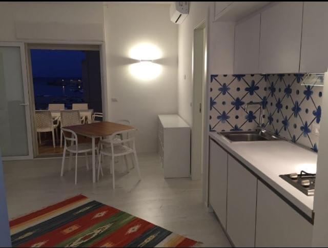 Appartement Casablù, un delizioso Bilocale sulla Baia di Naxos à Giardini-Naxos Extérieur photo